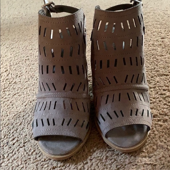 Open toe heels - Picture 2 of 4